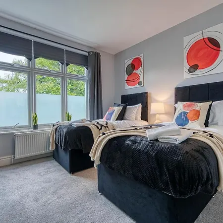 Spacious Nottingham Abode - Sleeps 16 Buitenkant foto