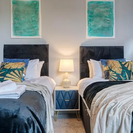 Spacious Nottingham Abode - Sleeps 16 Buitenkant foto