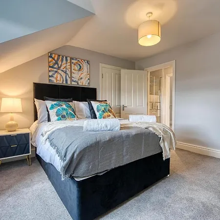 Spacious Nottingham Abode - Sleeps 16 Buitenkant foto