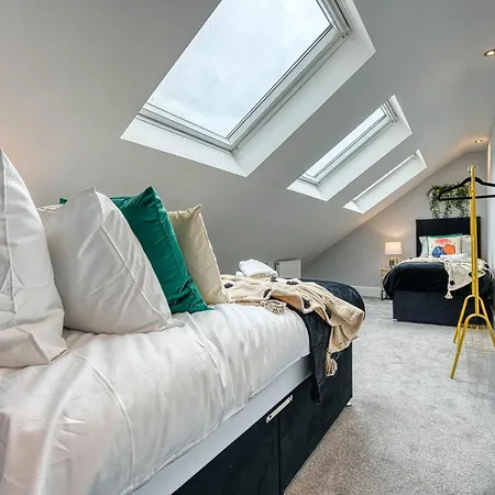 Spacious Nottingham Abode - Sleeps 16 Buitenkant foto