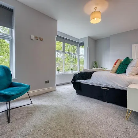 Spacious Nottingham Abode - Sleeps 16 Buitenkant foto