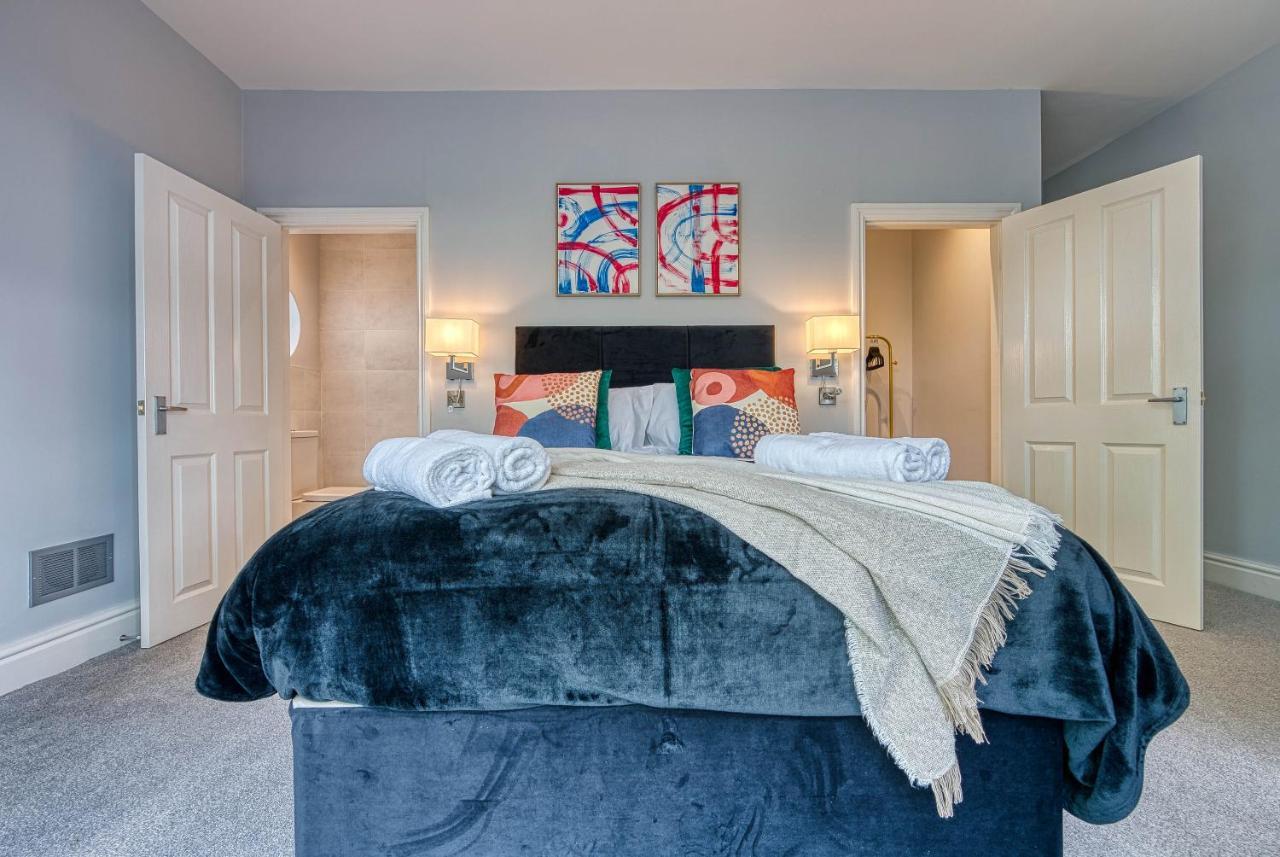 Spacious Nottingham Abode - Sleeps 16