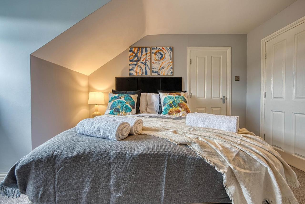 Spacious Nottingham Abode - Sleeps 16