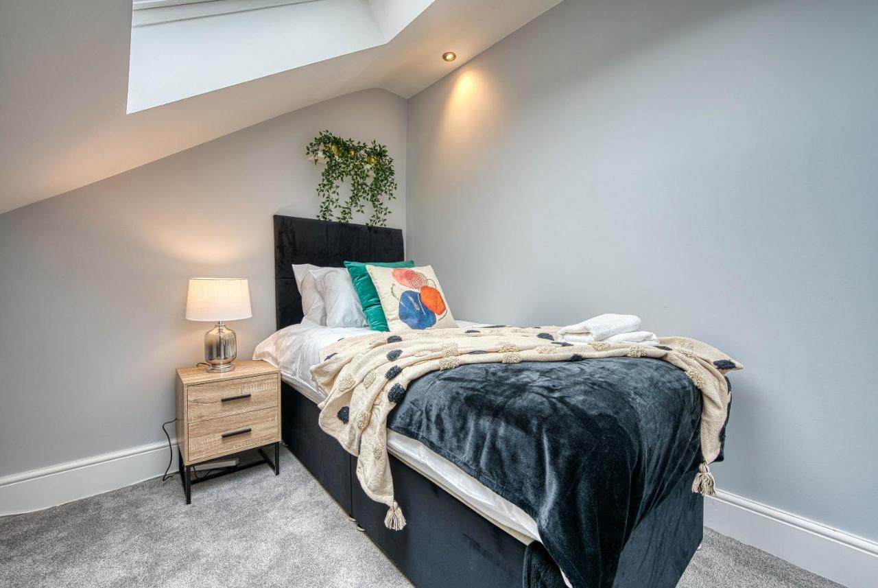 Spacious Nottingham Abode - Sleeps 16