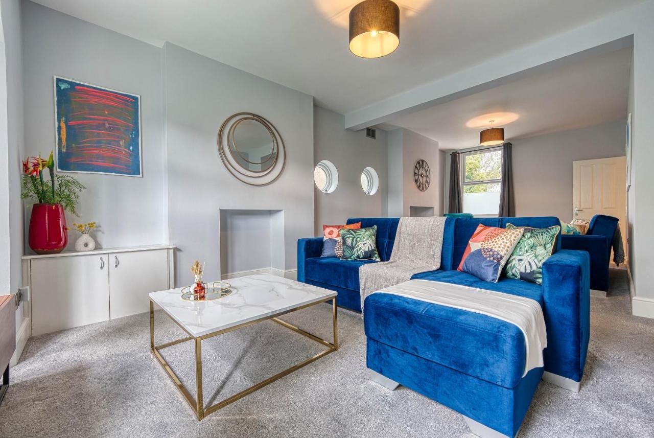 Spacious Nottingham Abode - Sleeps 16 Apartment *