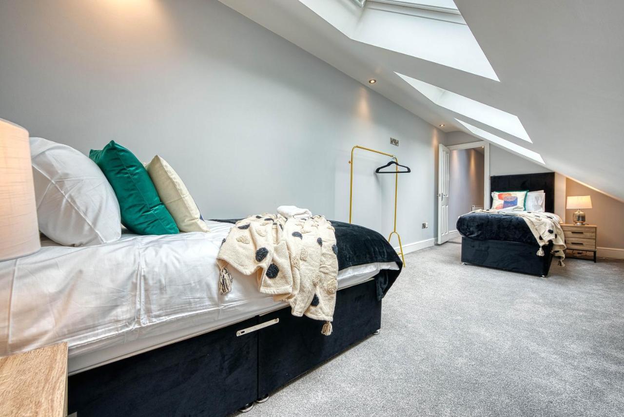 Spacious Nottingham Abode - Sleeps 16 Nottingham