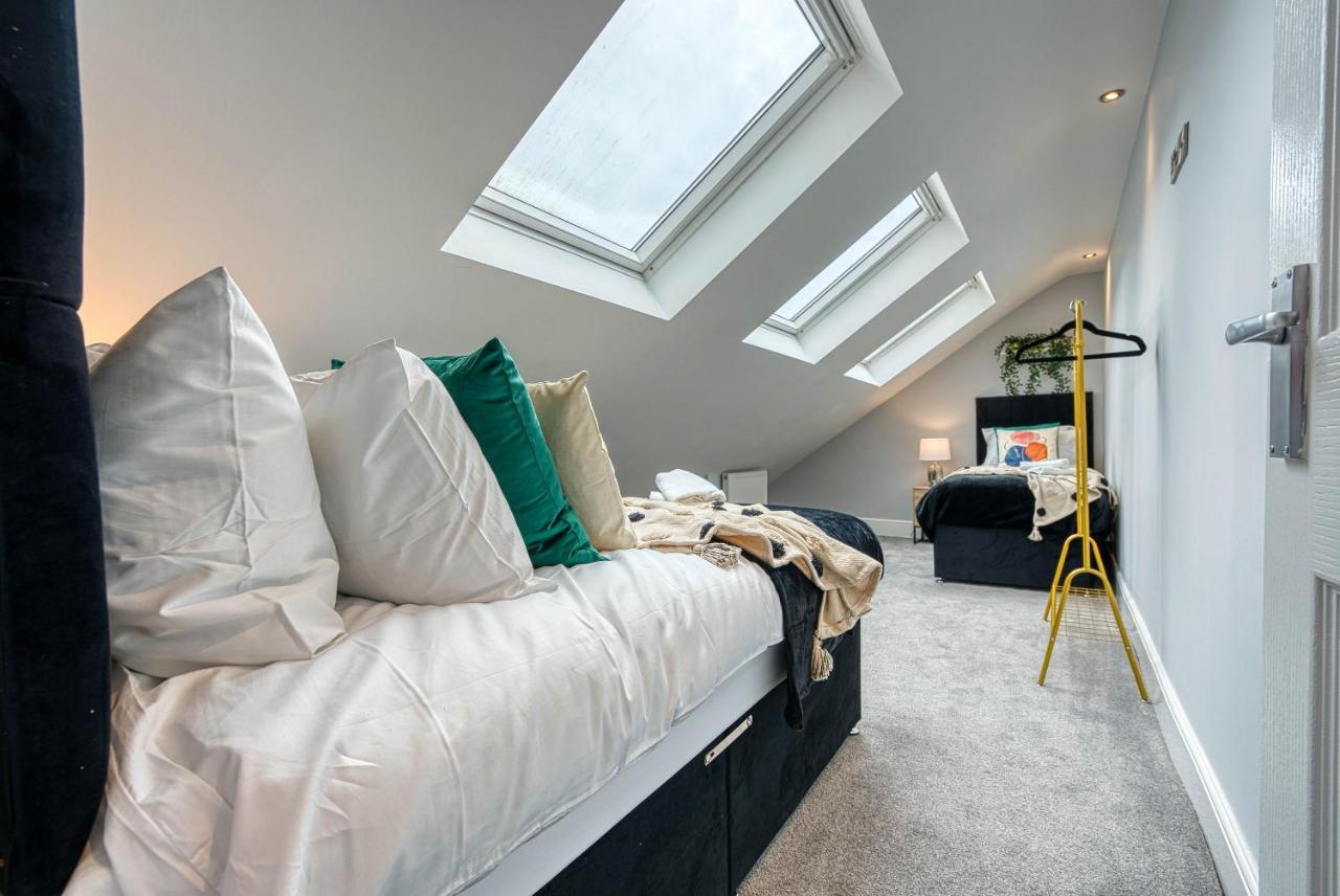 Spacious Nottingham Abode - Sleeps 16 Nottingham