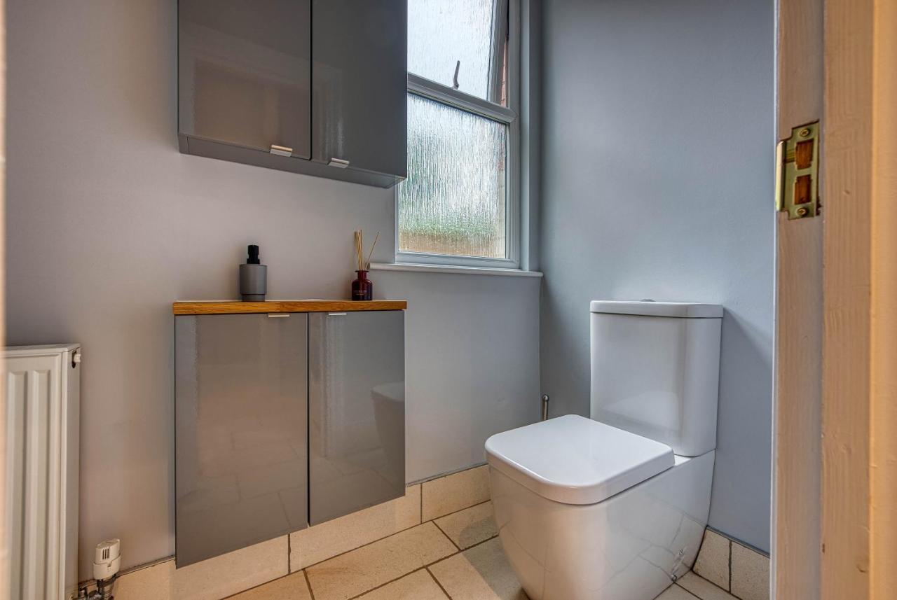 Spacious Nottingham Abode - Sleeps 16 *