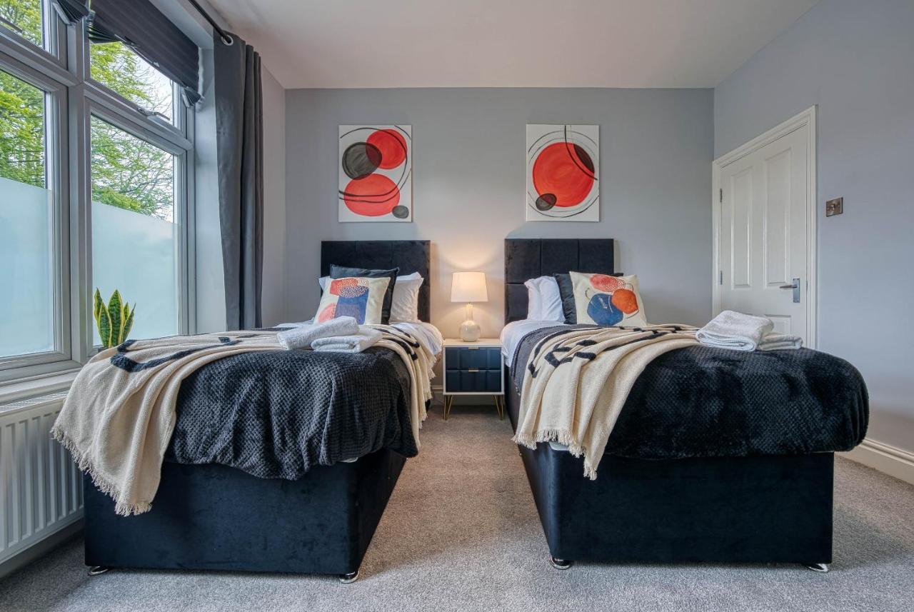 Spacious Nottingham Abode - Sleeps 16